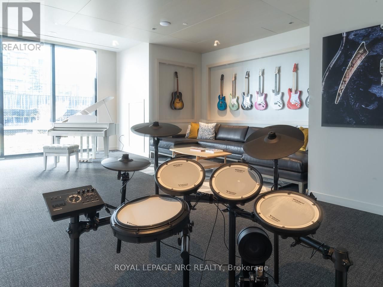 6908 - 138 DOWNES STREET Image 48