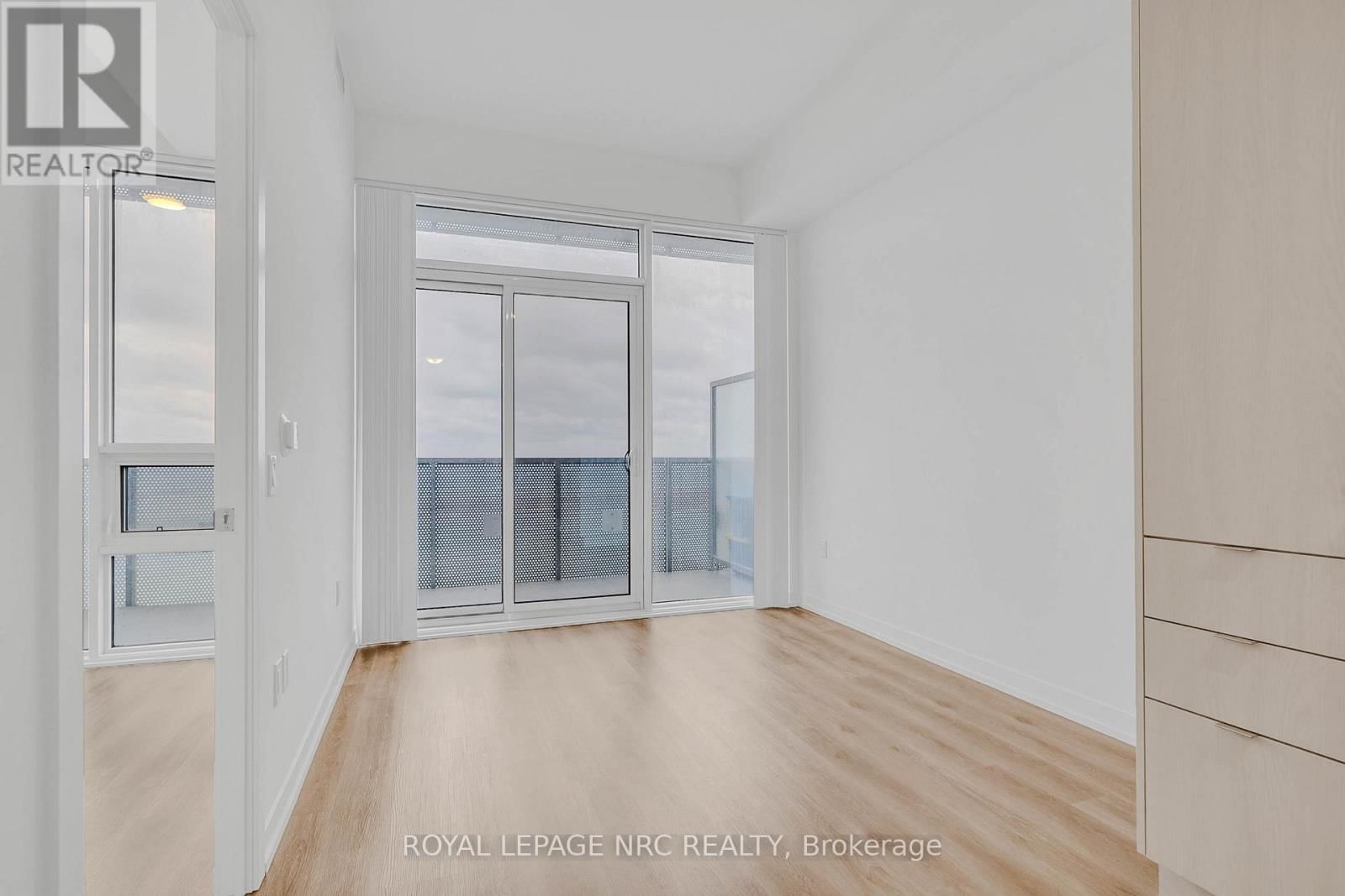 6908 - 138 DOWNES STREET Image 5