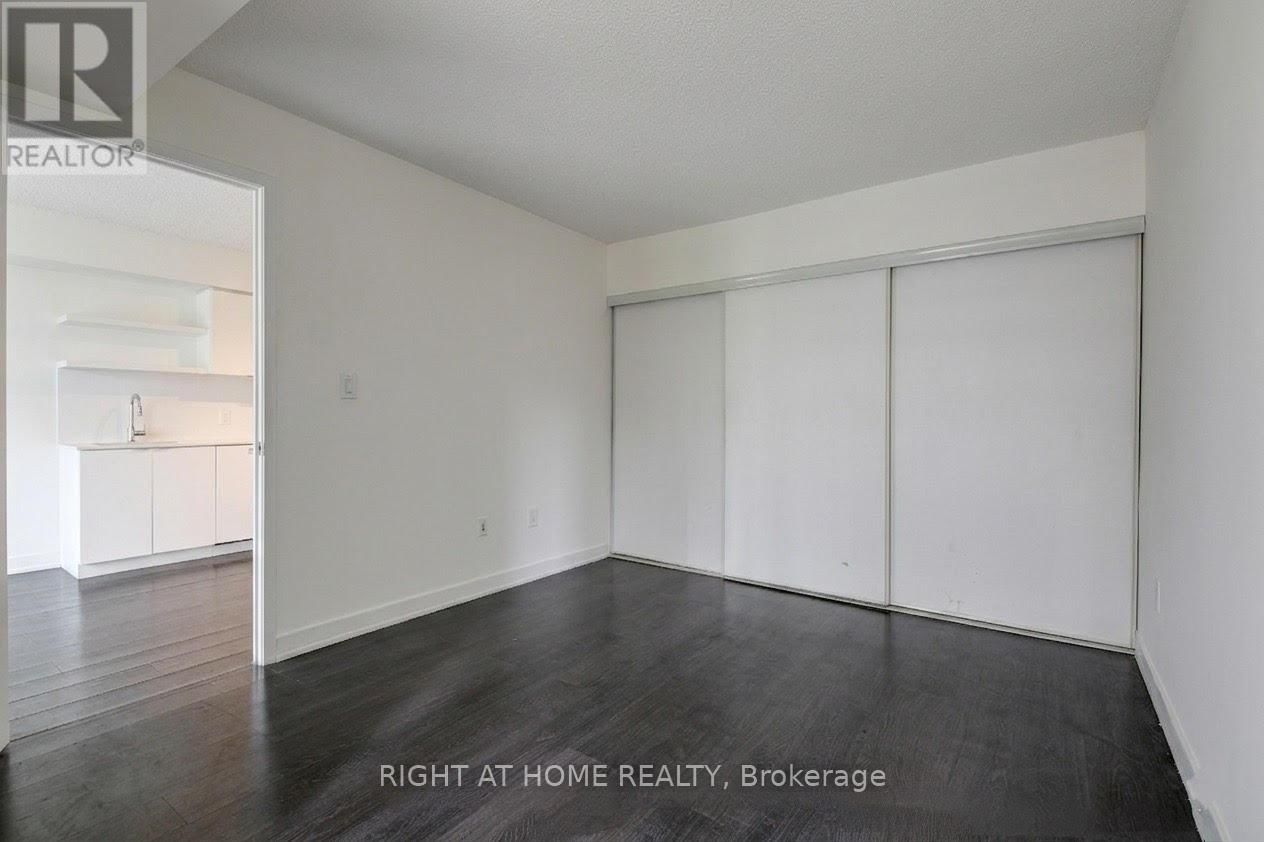 703 - 10 CAPREOL COURT Image 8