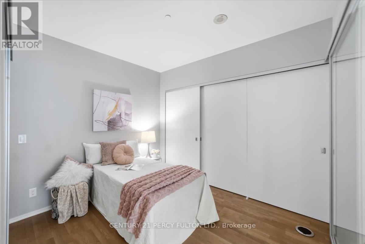 313 - 1 BLOOR STREET EAST Image 18