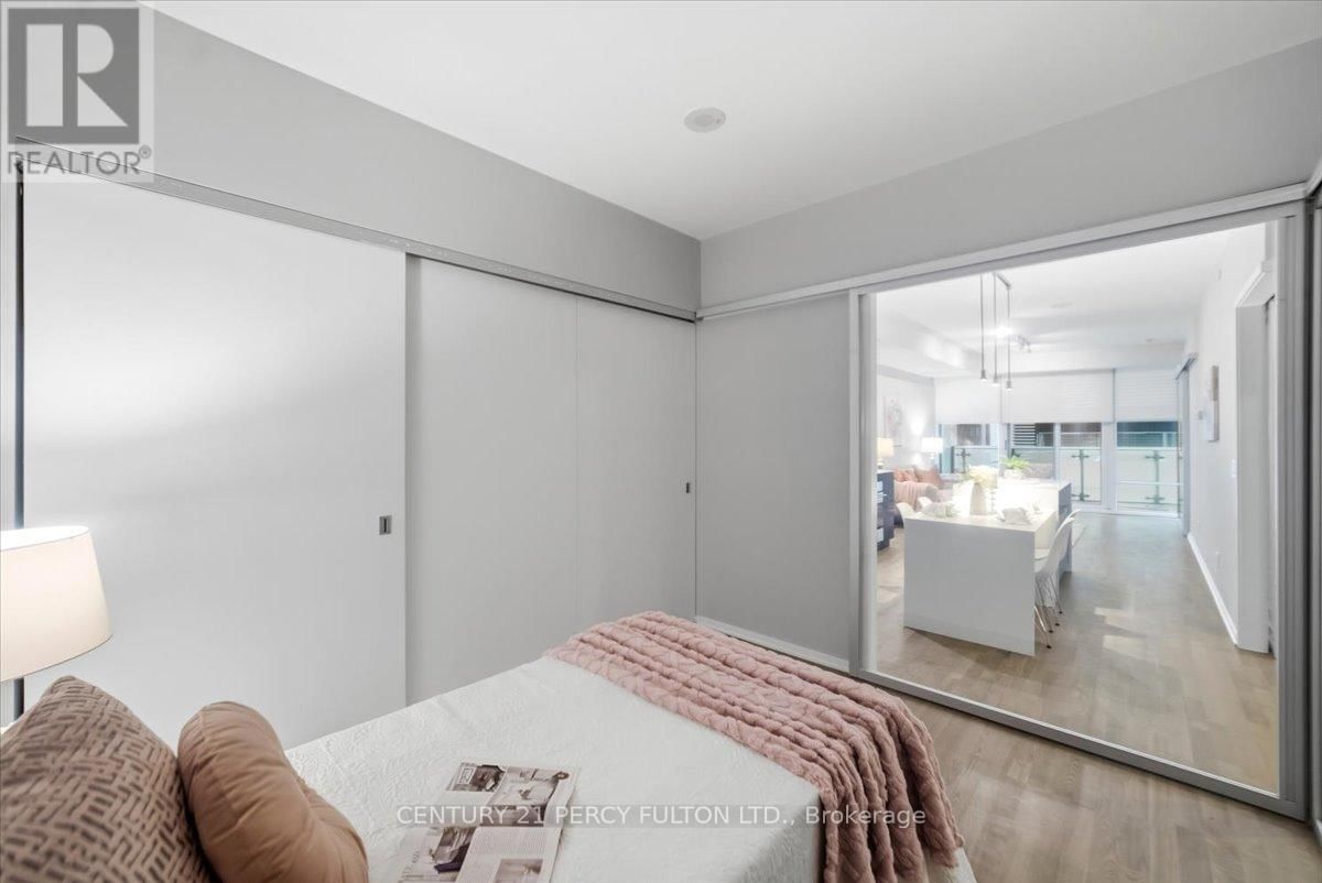 313 - 1 BLOOR STREET EAST Image 19