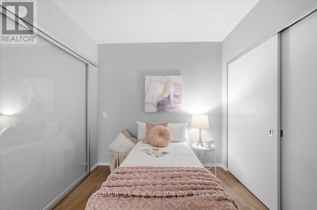 313 - 1 BLOOR STREET EAST Image 21