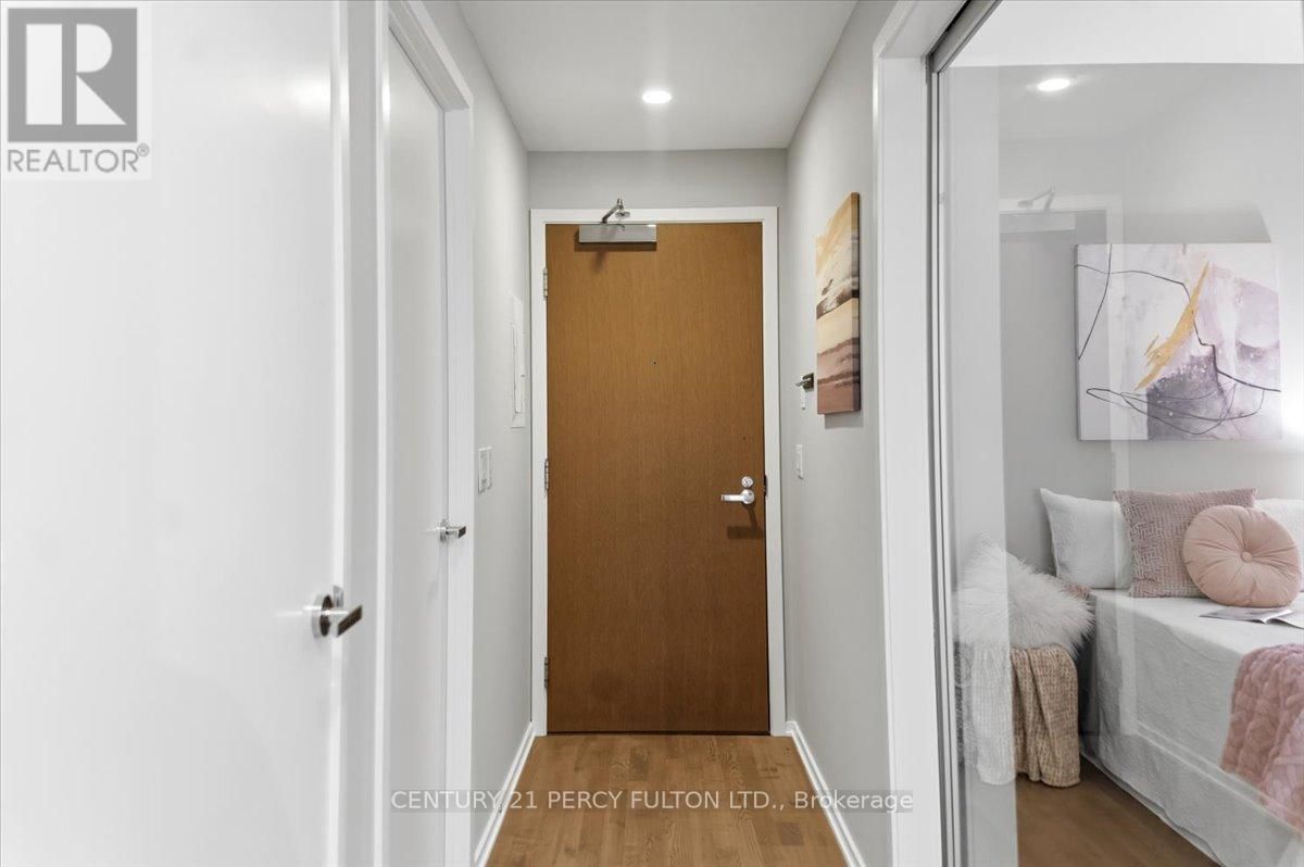 313 - 1 BLOOR STREET EAST Image 4