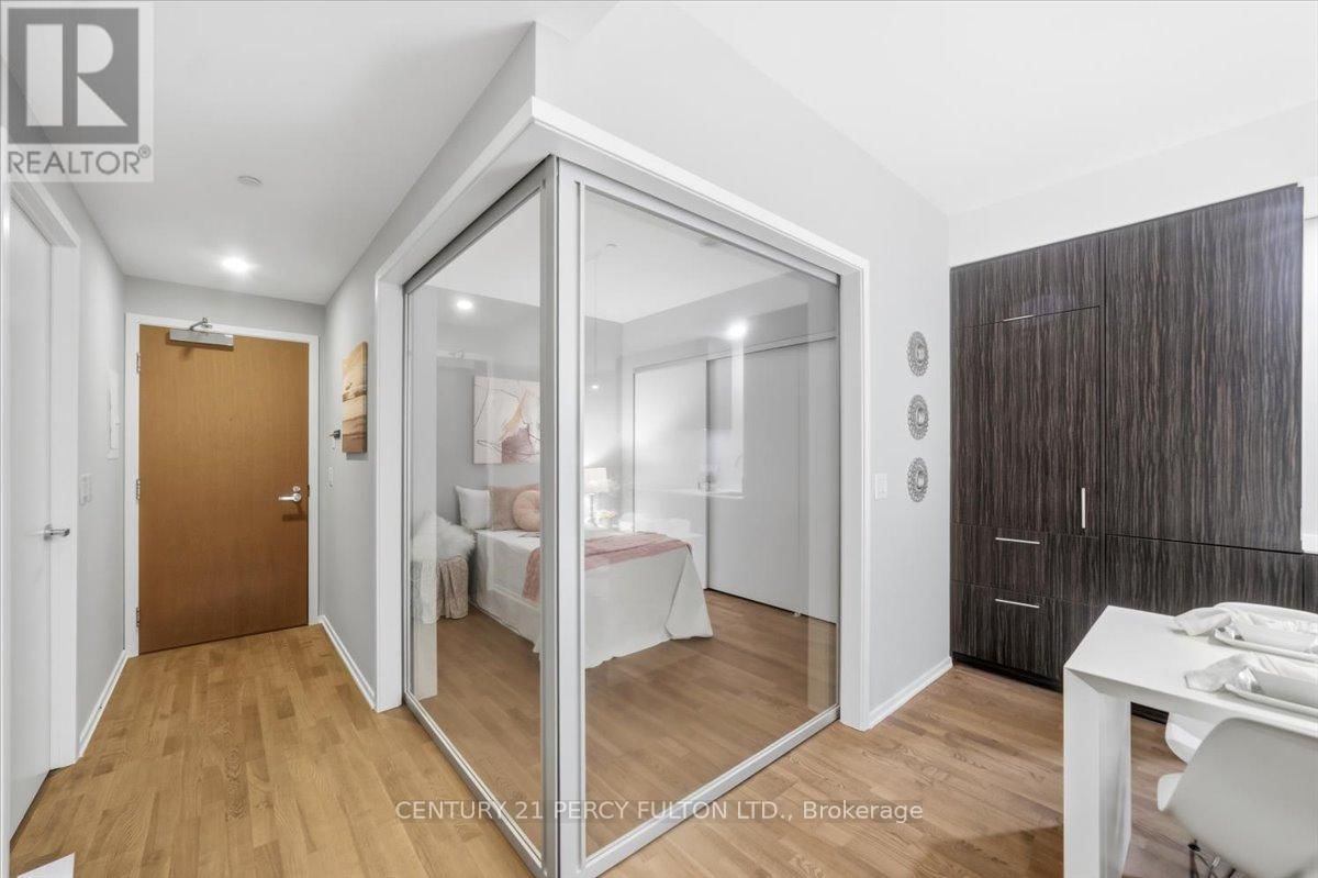 313 - 1 BLOOR STREET EAST Image 5