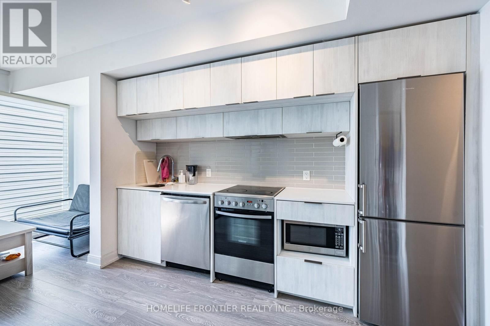 4608 - 181 DUNDAS STREET EAST Image 3