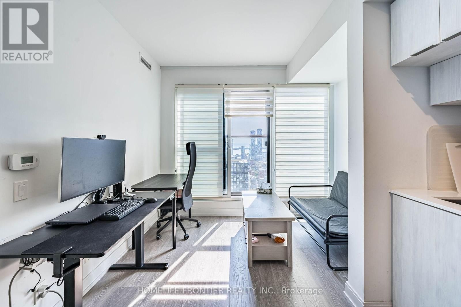 4608 - 181 DUNDAS STREET EAST Image 5