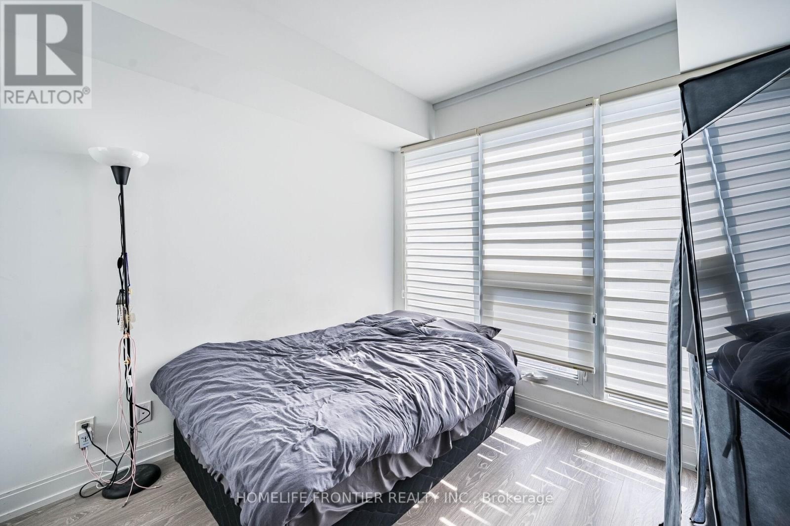 4608 - 181 DUNDAS STREET EAST Image 6