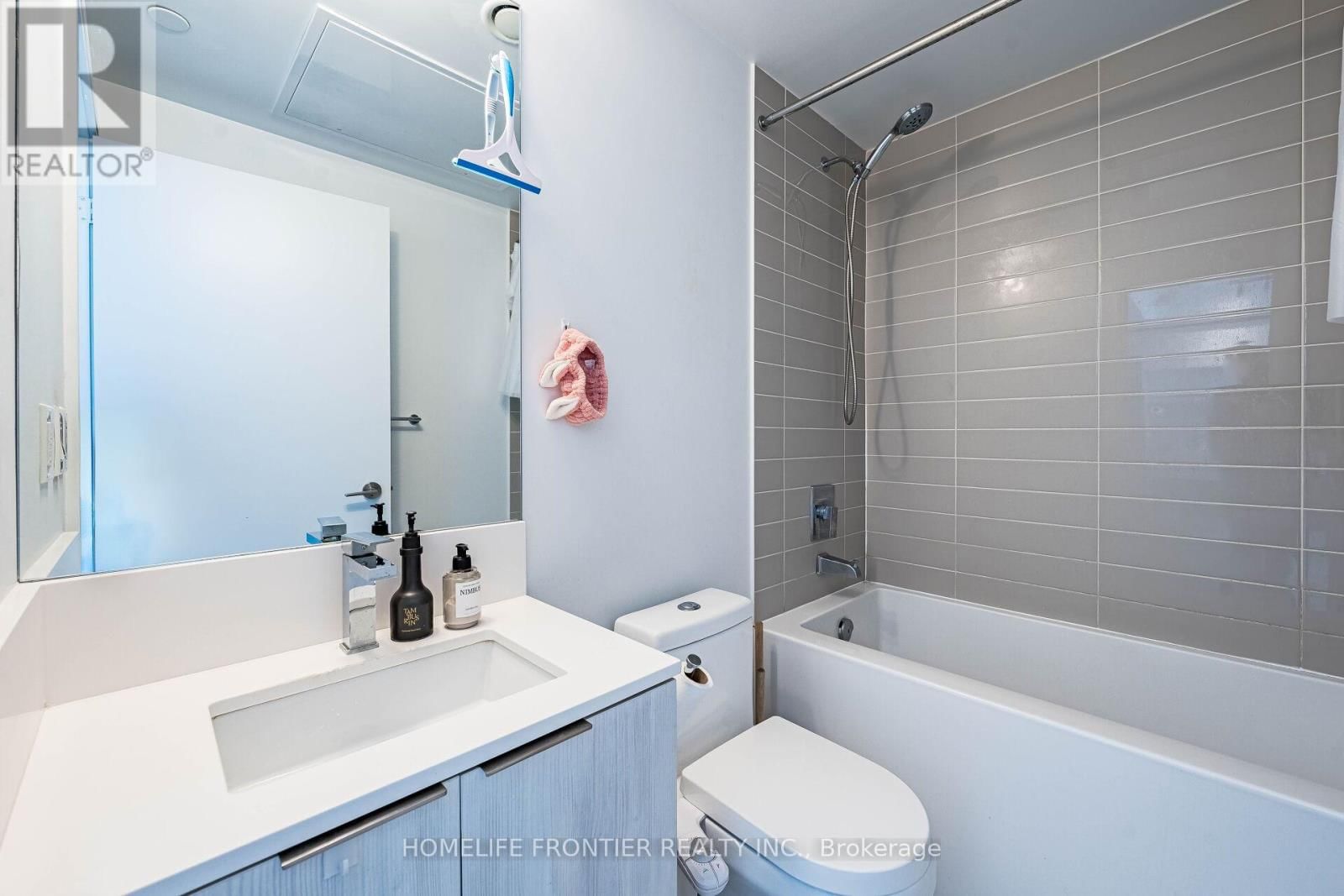 4608 - 181 DUNDAS STREET EAST Image 8