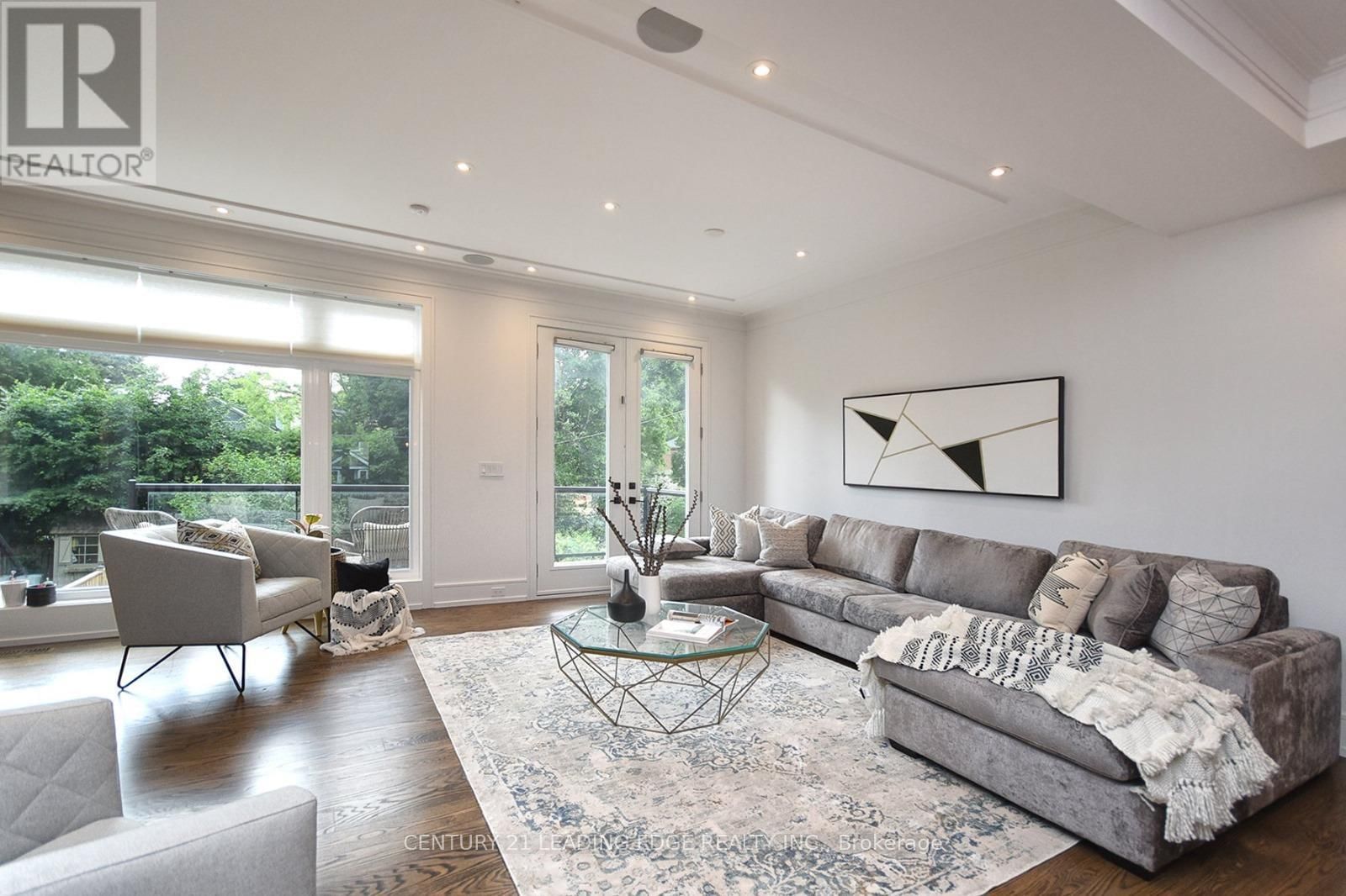 119 STIBBARD AVENUE Image 18