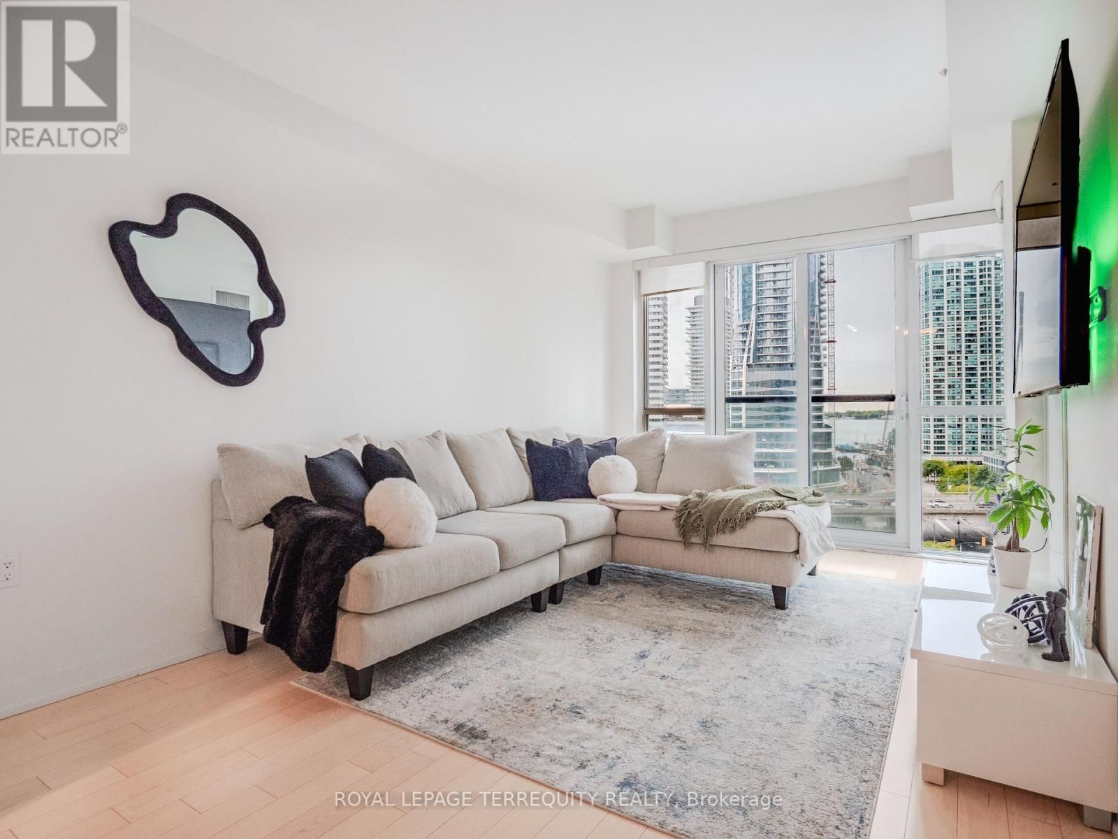 1009 - 1 THE ESPLANADE Image 1