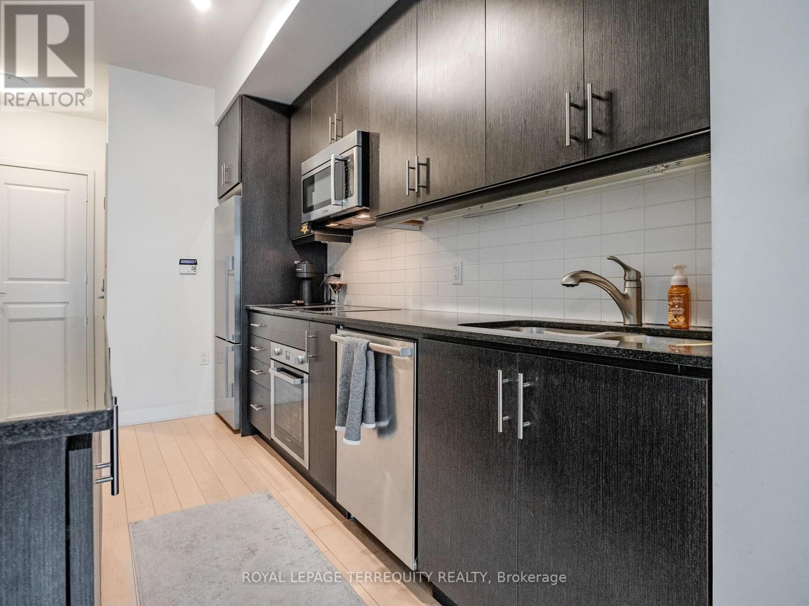 1009 - 1 THE ESPLANADE Image 13