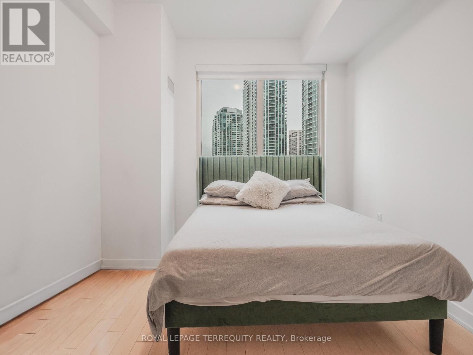 1009 - 1 THE ESPLANADE Image 19