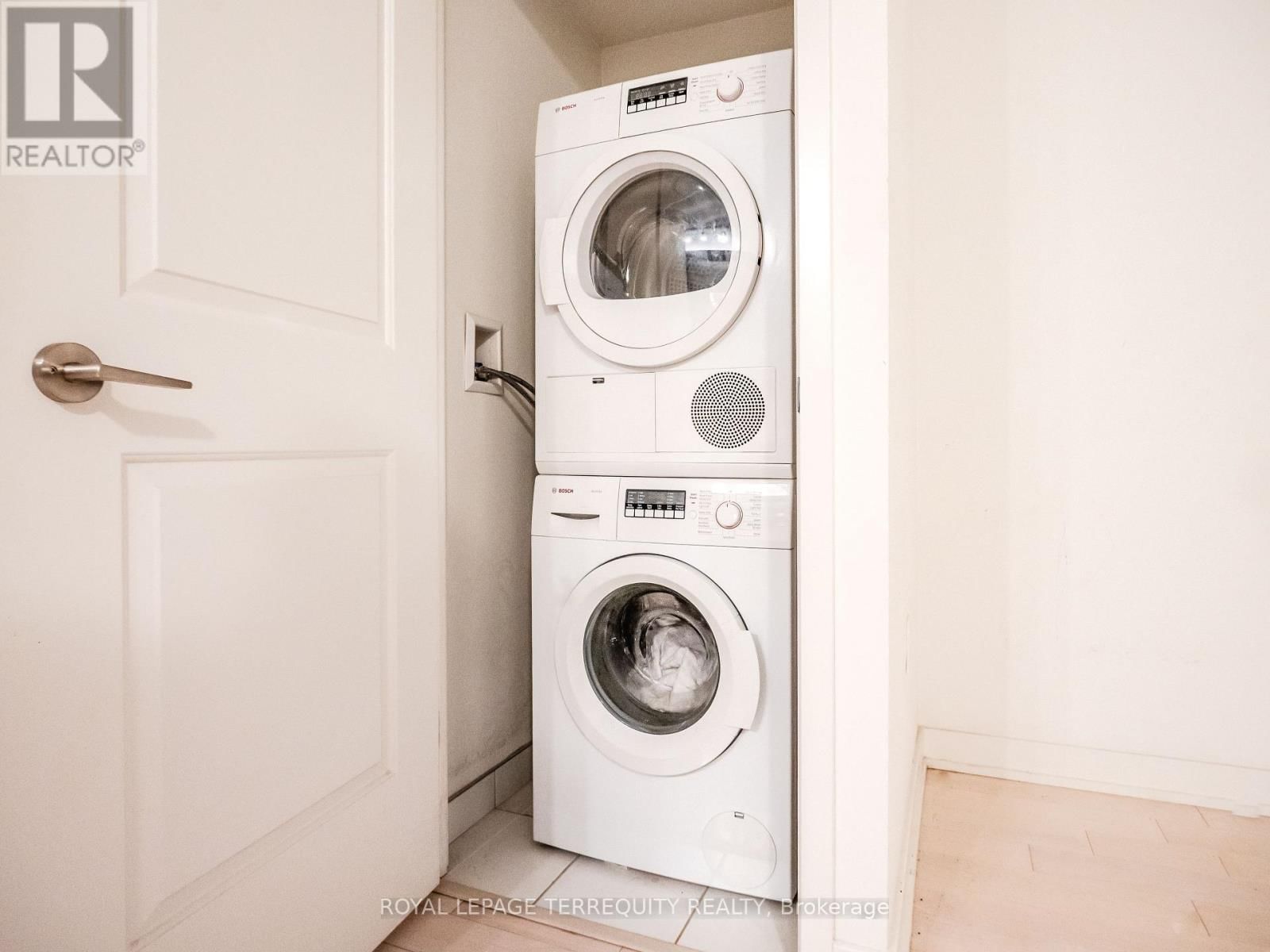 1009 - 1 THE ESPLANADE Image 29