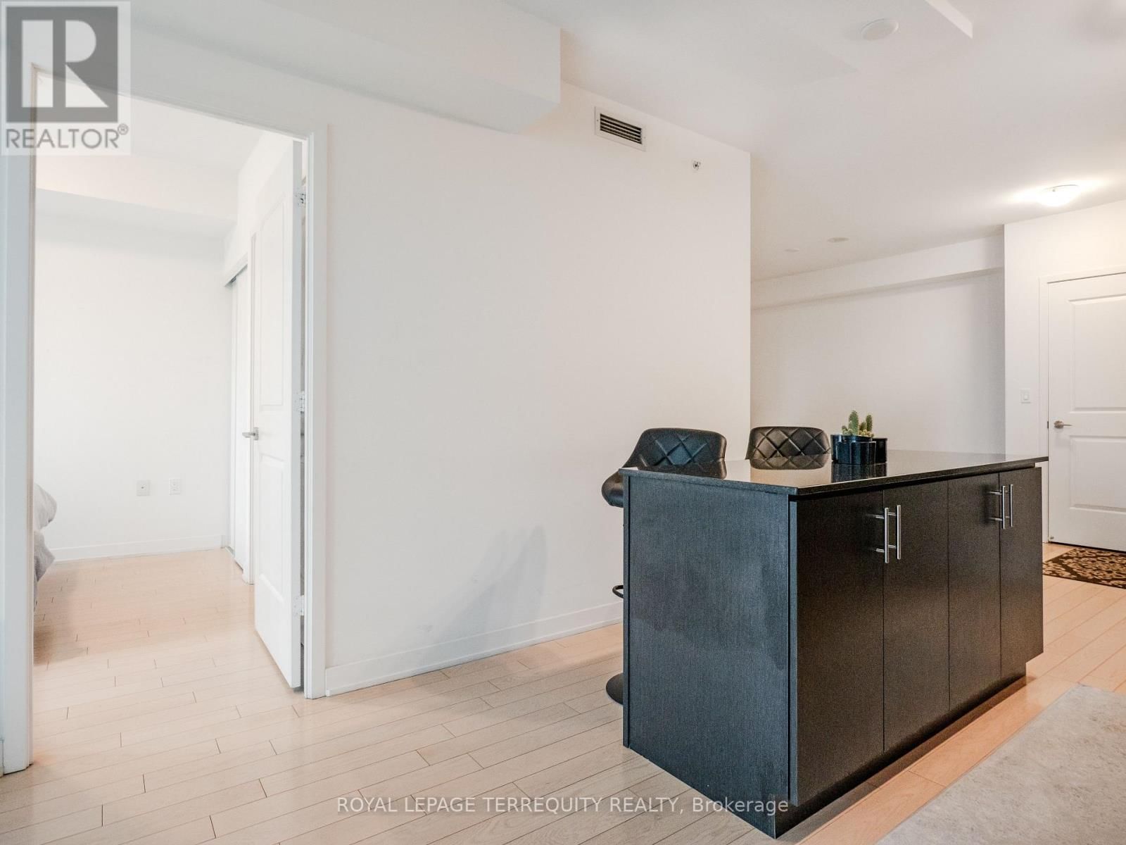 1009 - 1 THE ESPLANADE Image 8