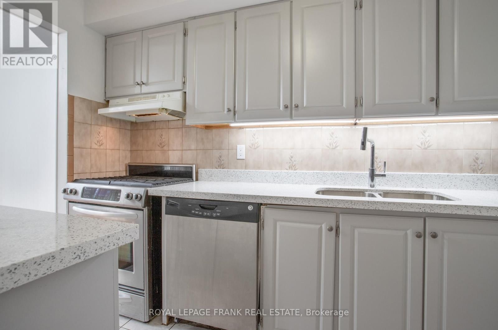 3 ROCK FERN WAY Image 12