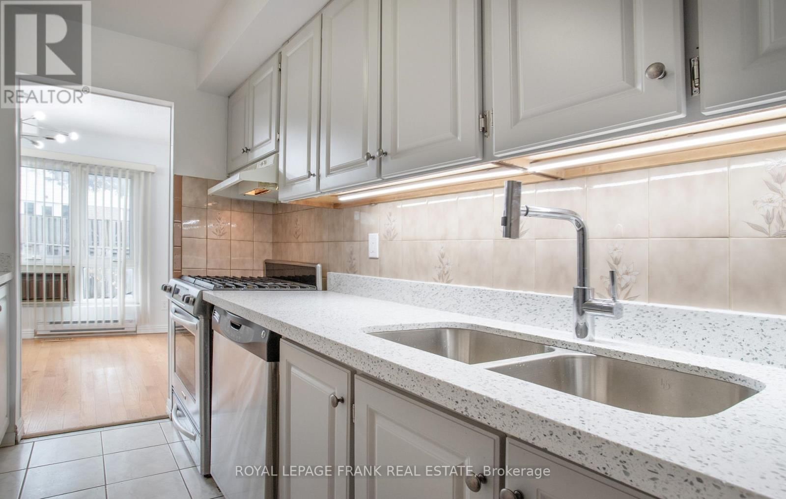 3 ROCK FERN WAY Image 9