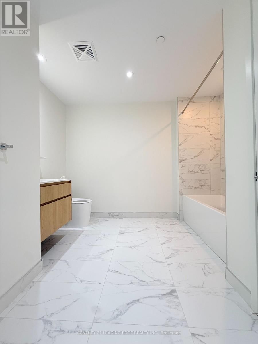 702 - 322 DUPONT STREET Image 11