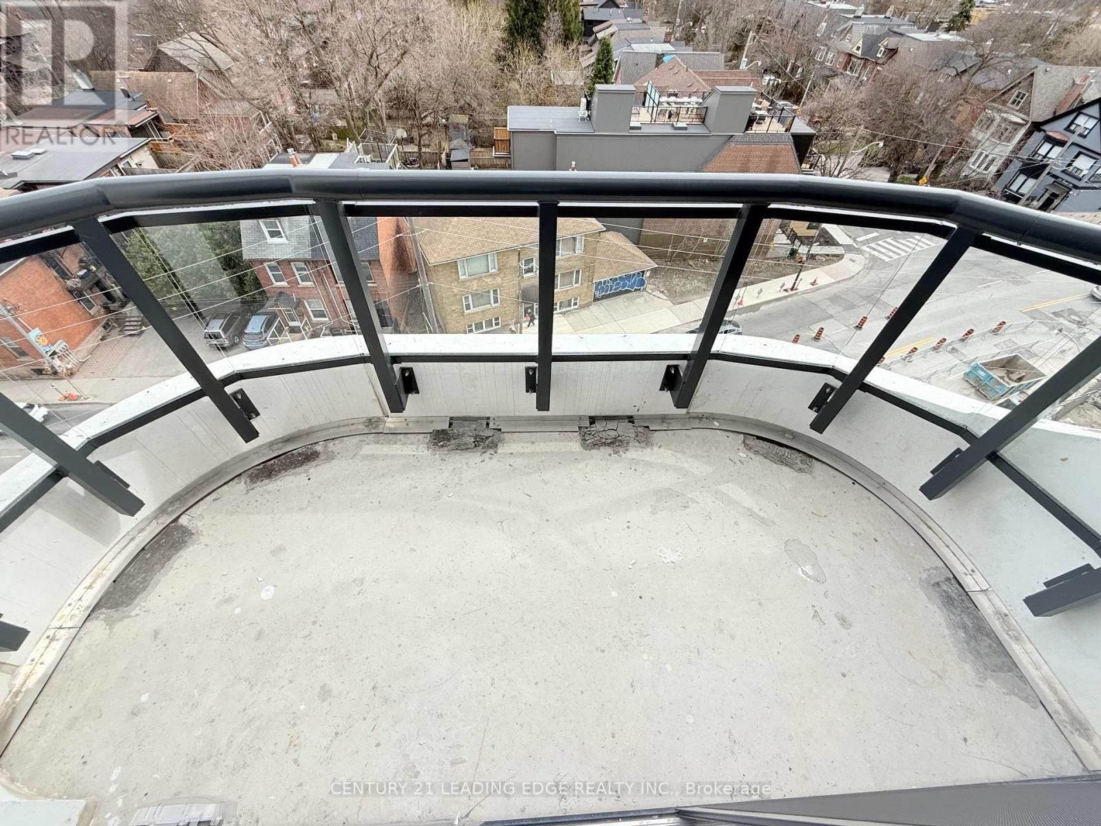 702 - 322 DUPONT STREET Image 15