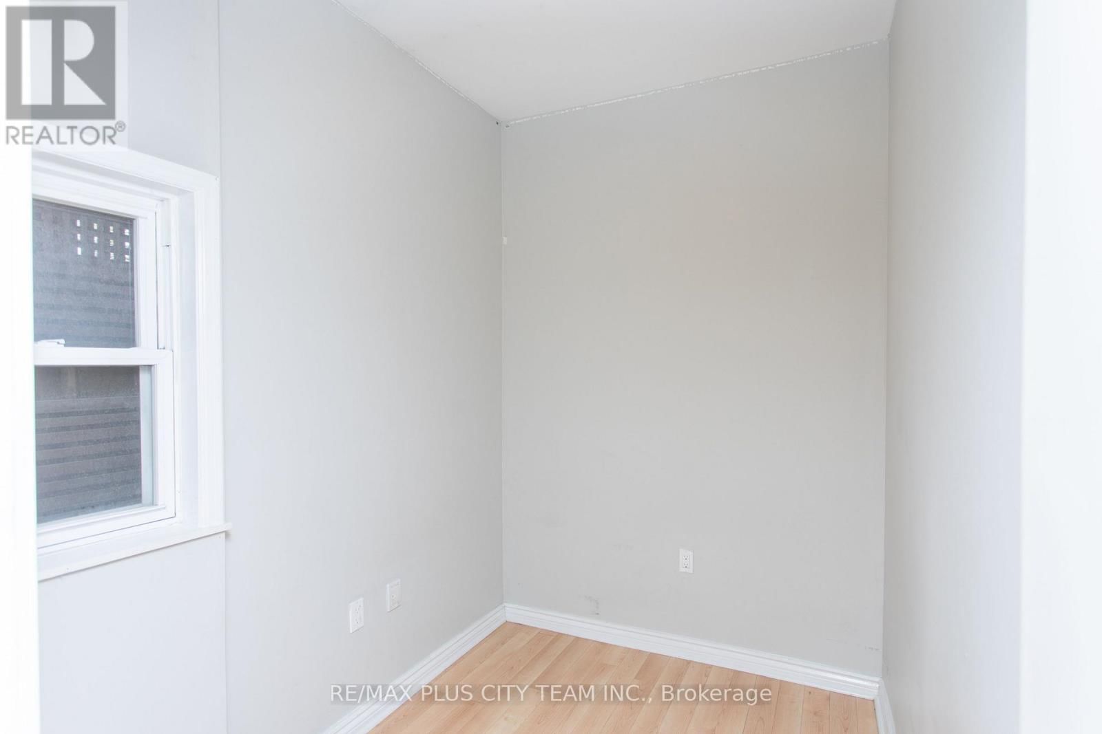 2 - 682 BATHURST STREET Image 17