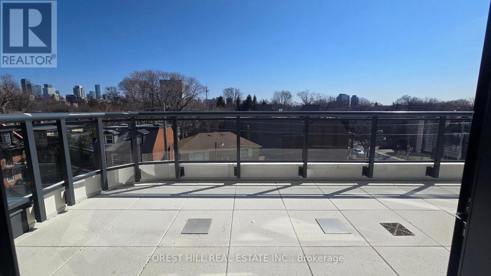 402 - 322 DUPONT STREET Image 11