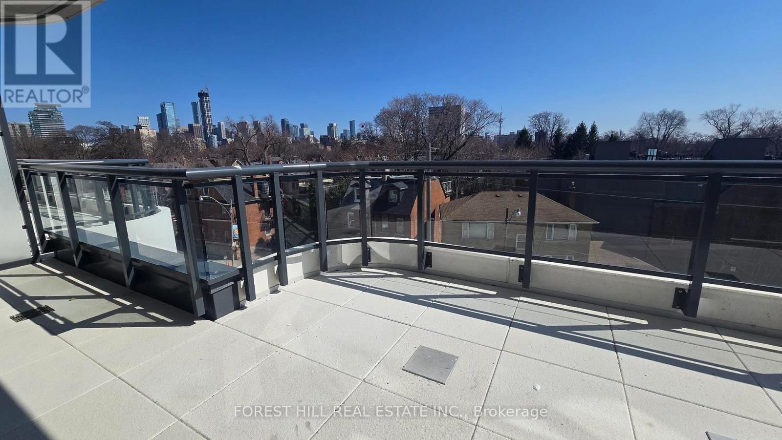 402 - 322 DUPONT STREET Image 12