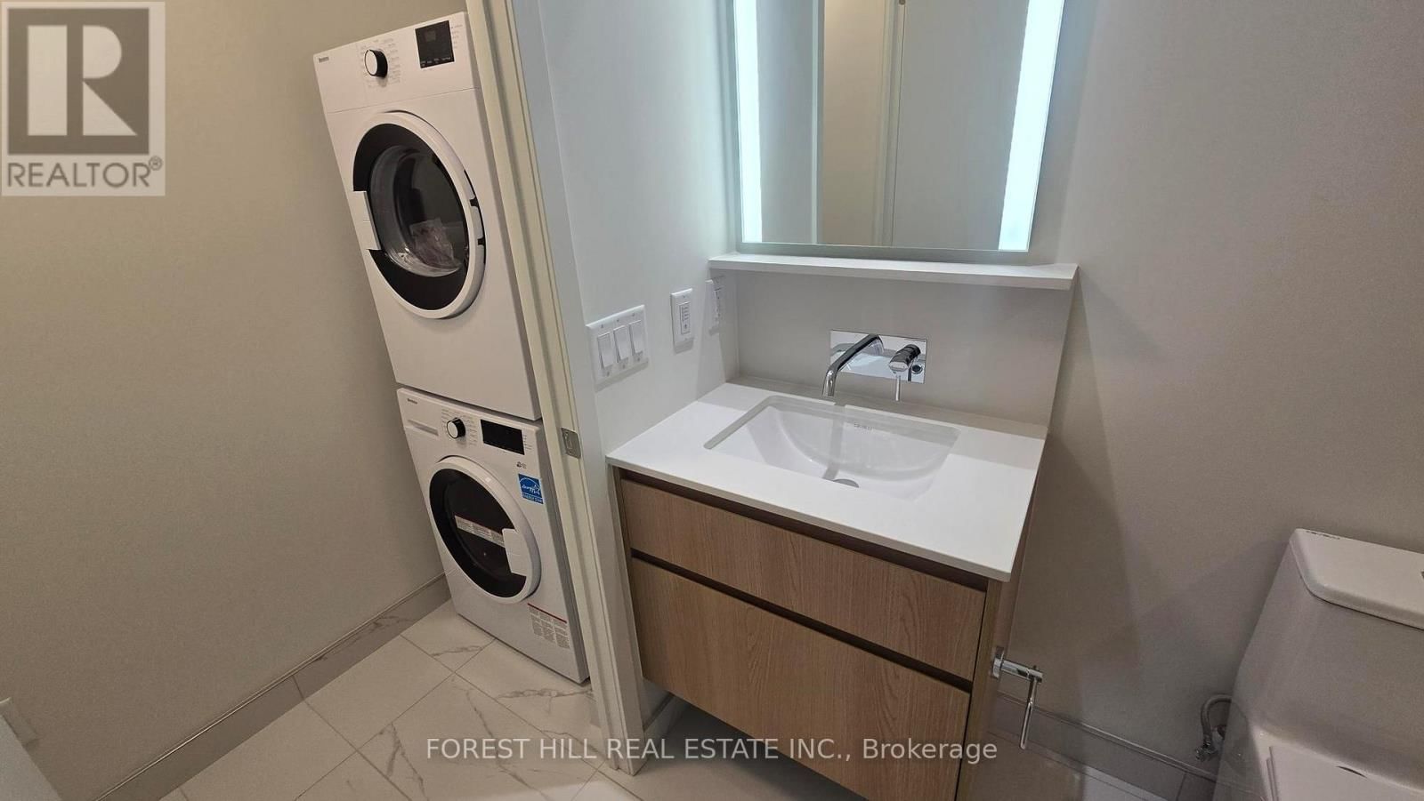 402 - 322 DUPONT STREET Image 15