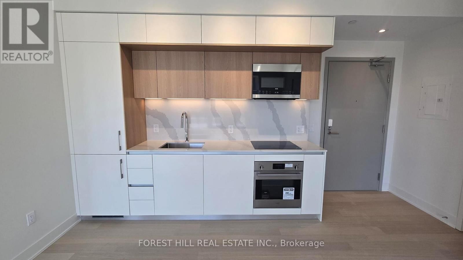 402 - 322 DUPONT STREET Image 2