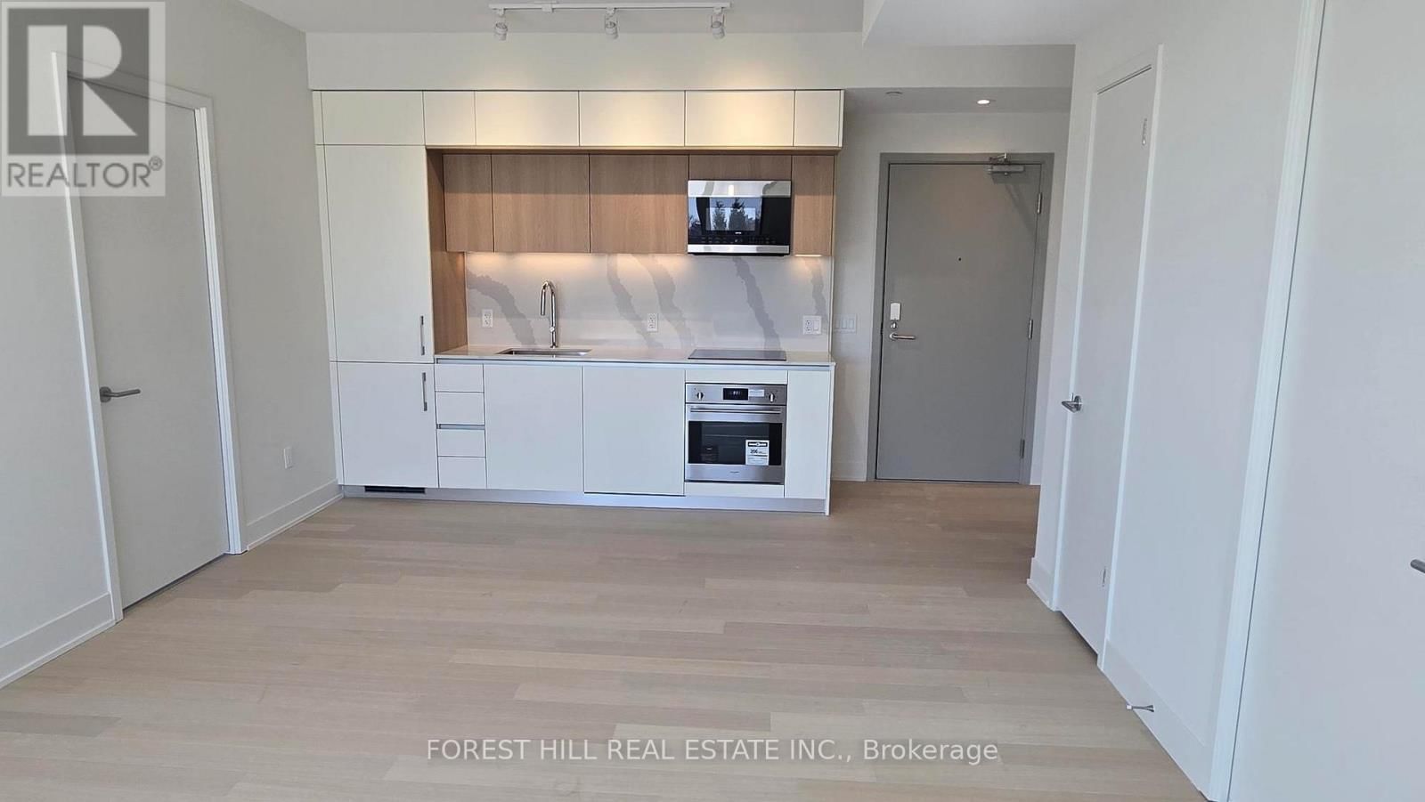 402 - 322 DUPONT STREET Image 4