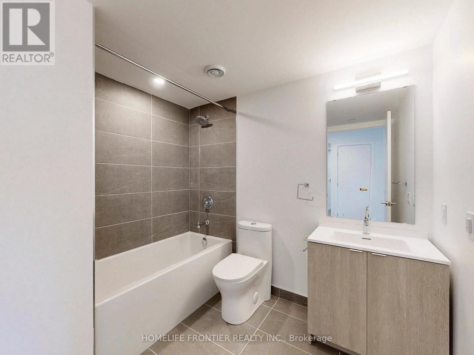 1907 - 100 QUEEN STREET EAST Image 10