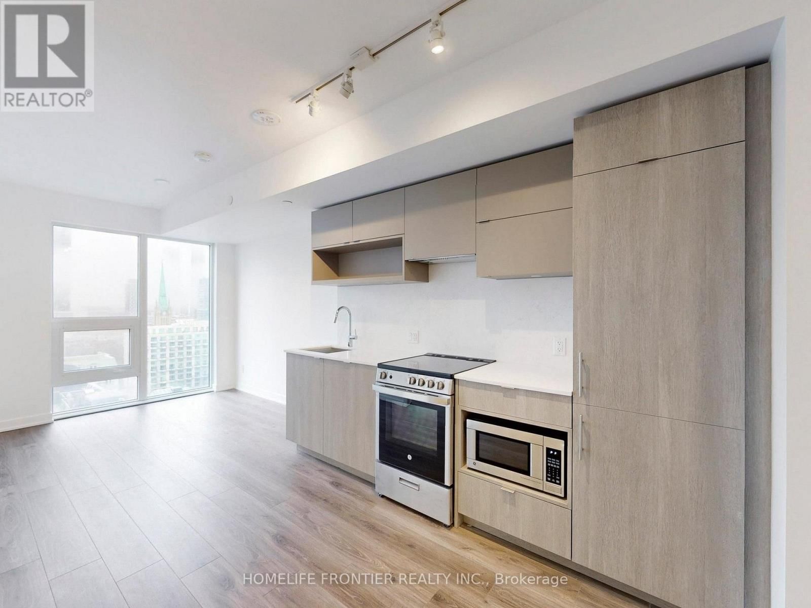 1907 - 100 QUEEN STREET EAST Image 2