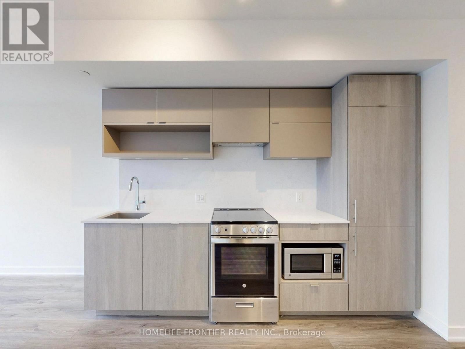 1907 - 100 QUEEN STREET EAST Image 3