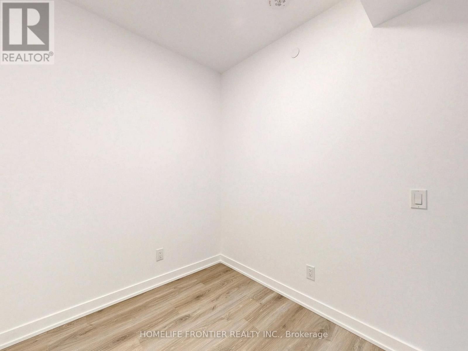 1907 - 100 QUEEN STREET EAST Image 9