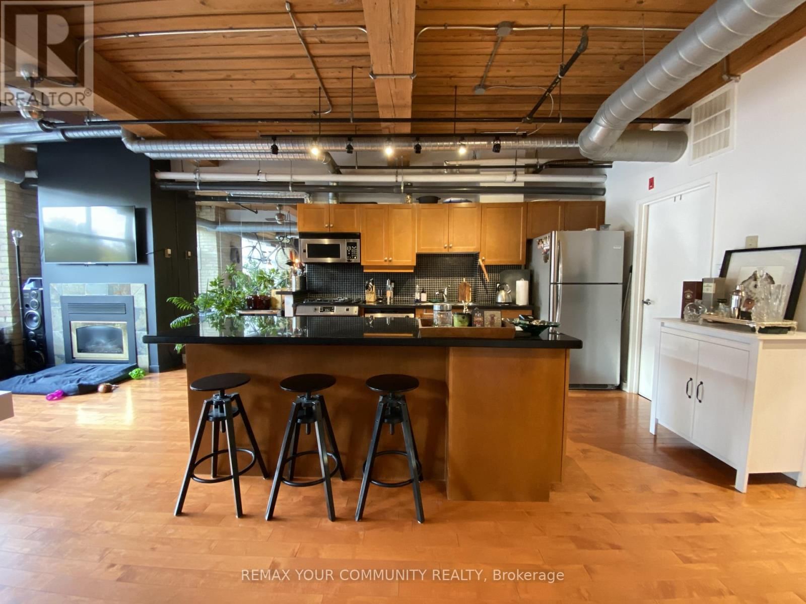 204 - 436 WELLINGTON STREET WEST Image 1