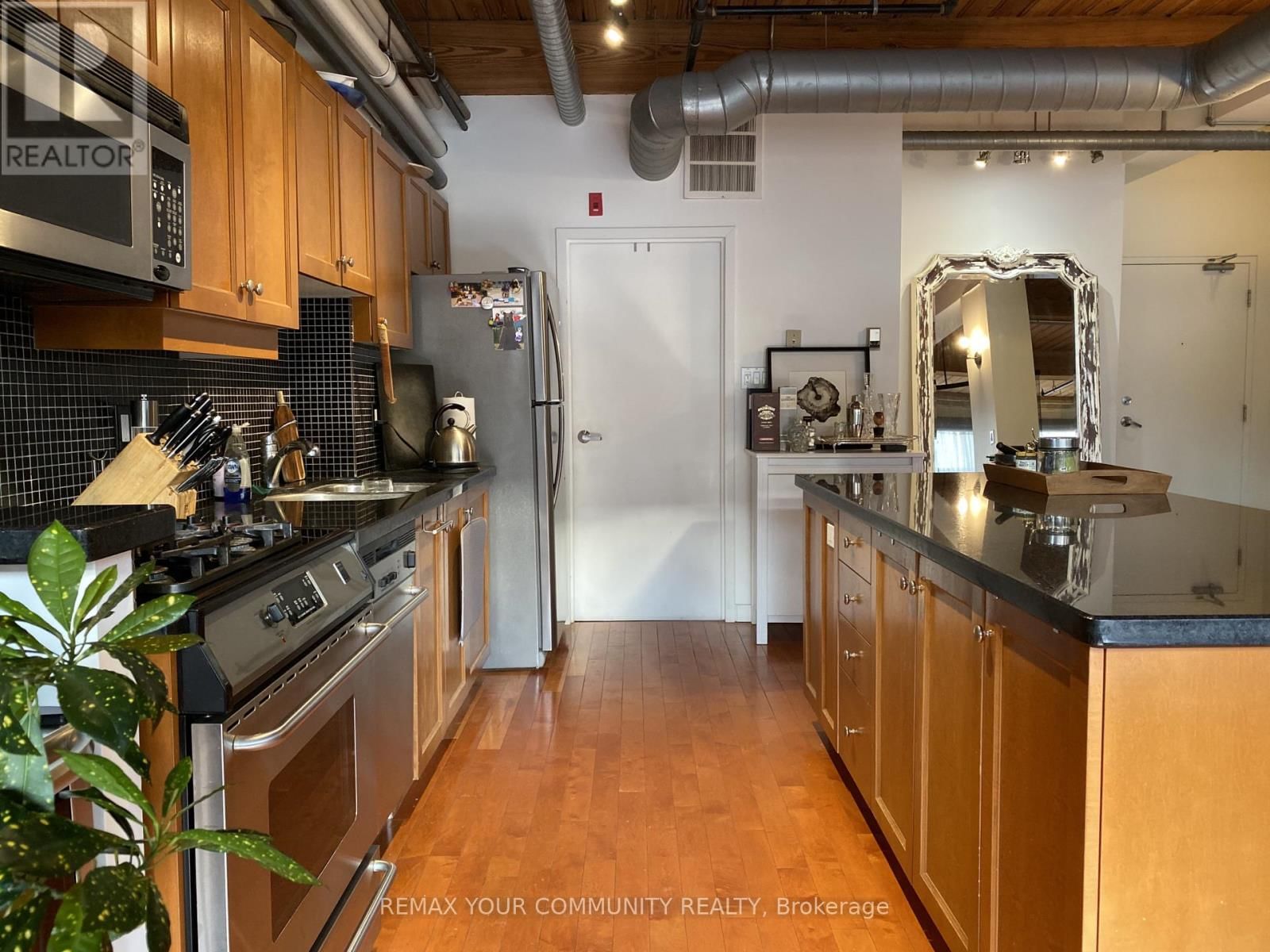 204 - 436 WELLINGTON STREET WEST Image 5