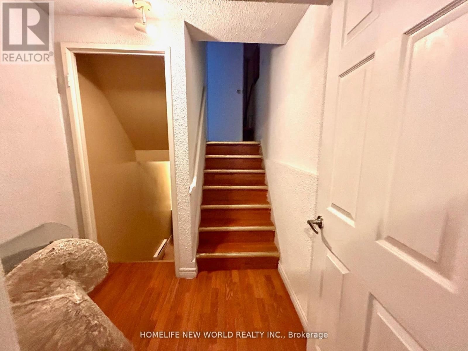 29 JENNY WRENWAY Image 23