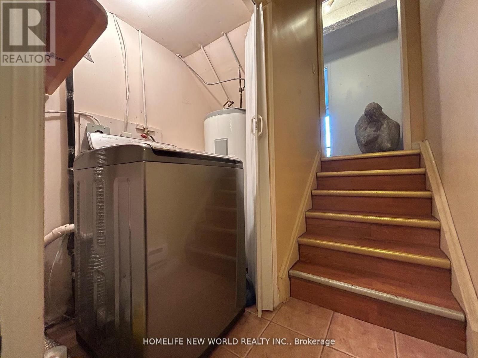 29 JENNY WRENWAY Image 27