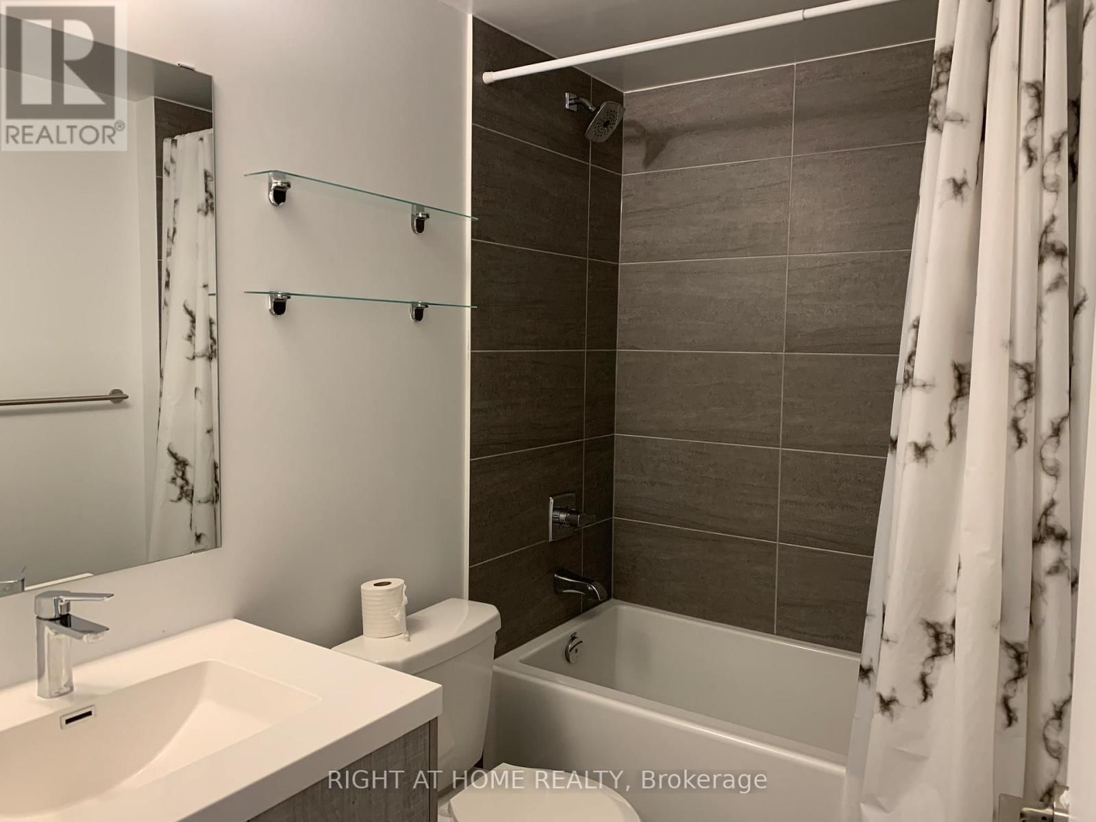 1010 - 77 MUTUAL STREET Image 10