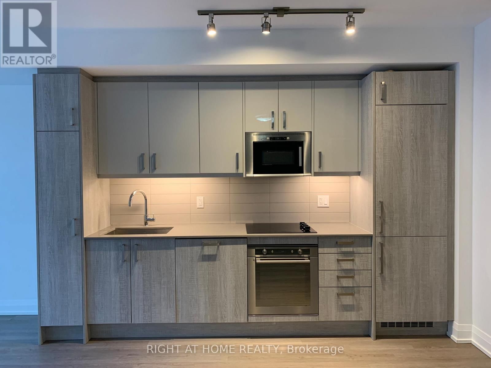 1010 - 77 MUTUAL STREET Image 4