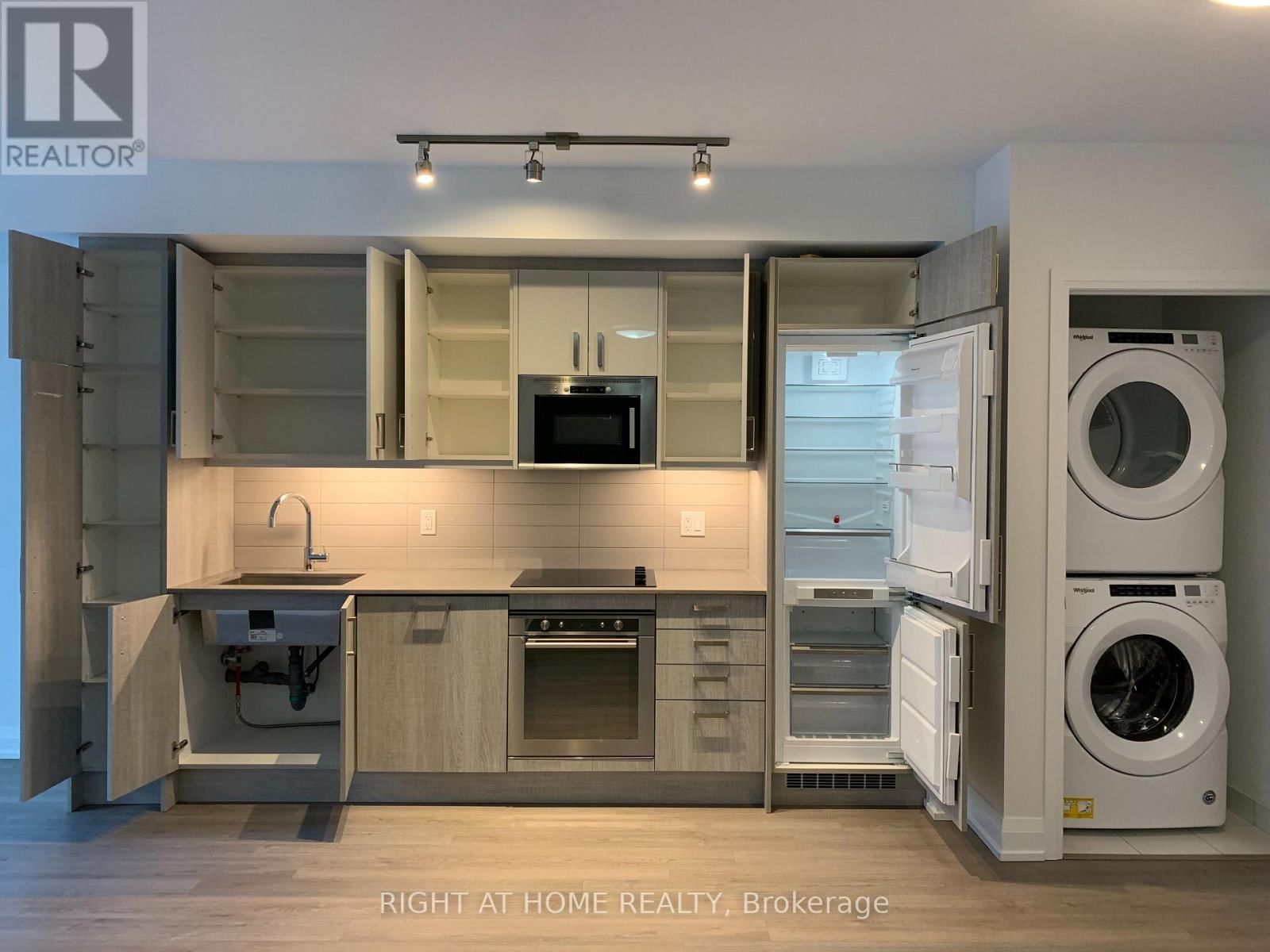 1010 - 77 MUTUAL STREET Image 5