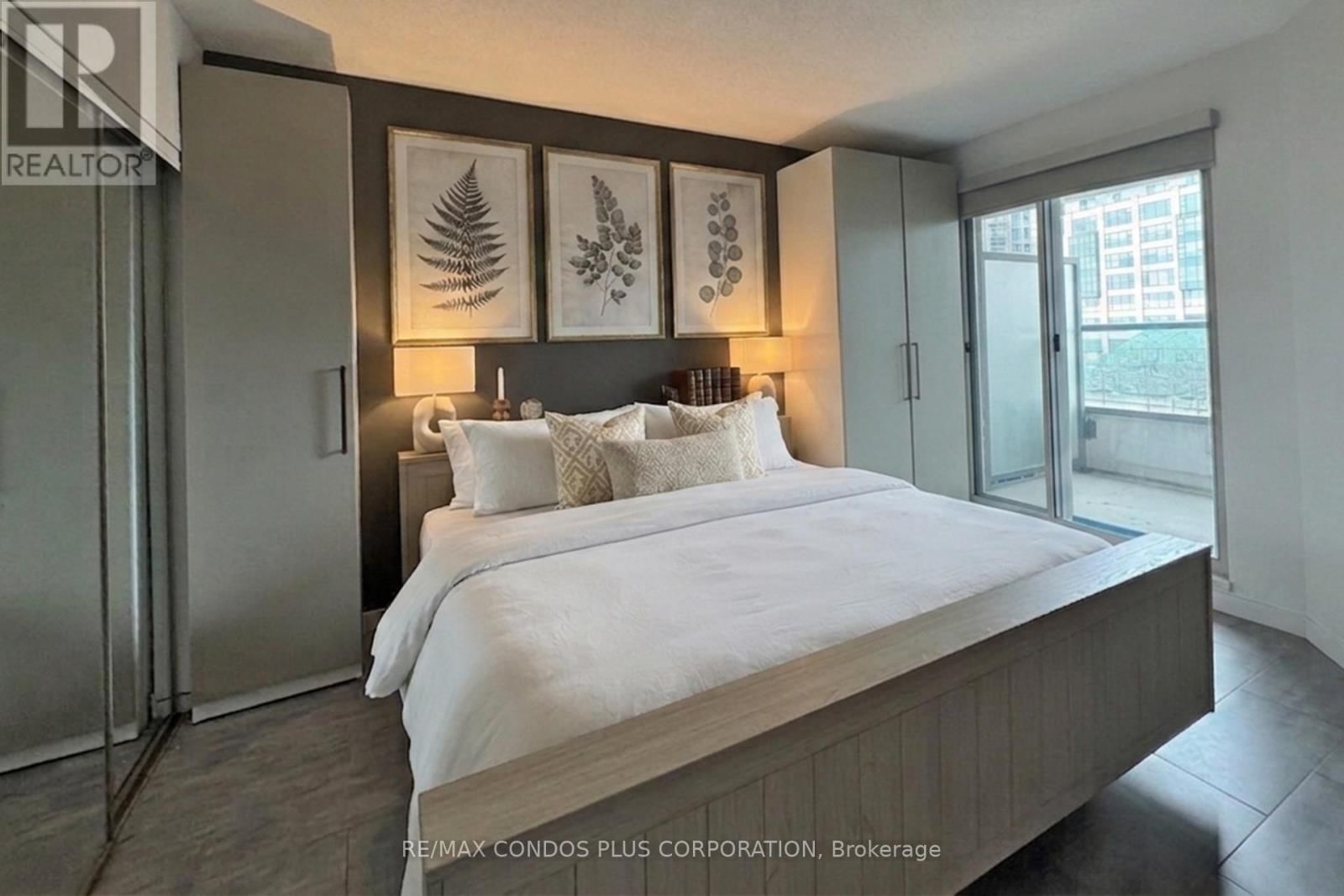 509 - 77 HARBOUR SQUARE Image 12