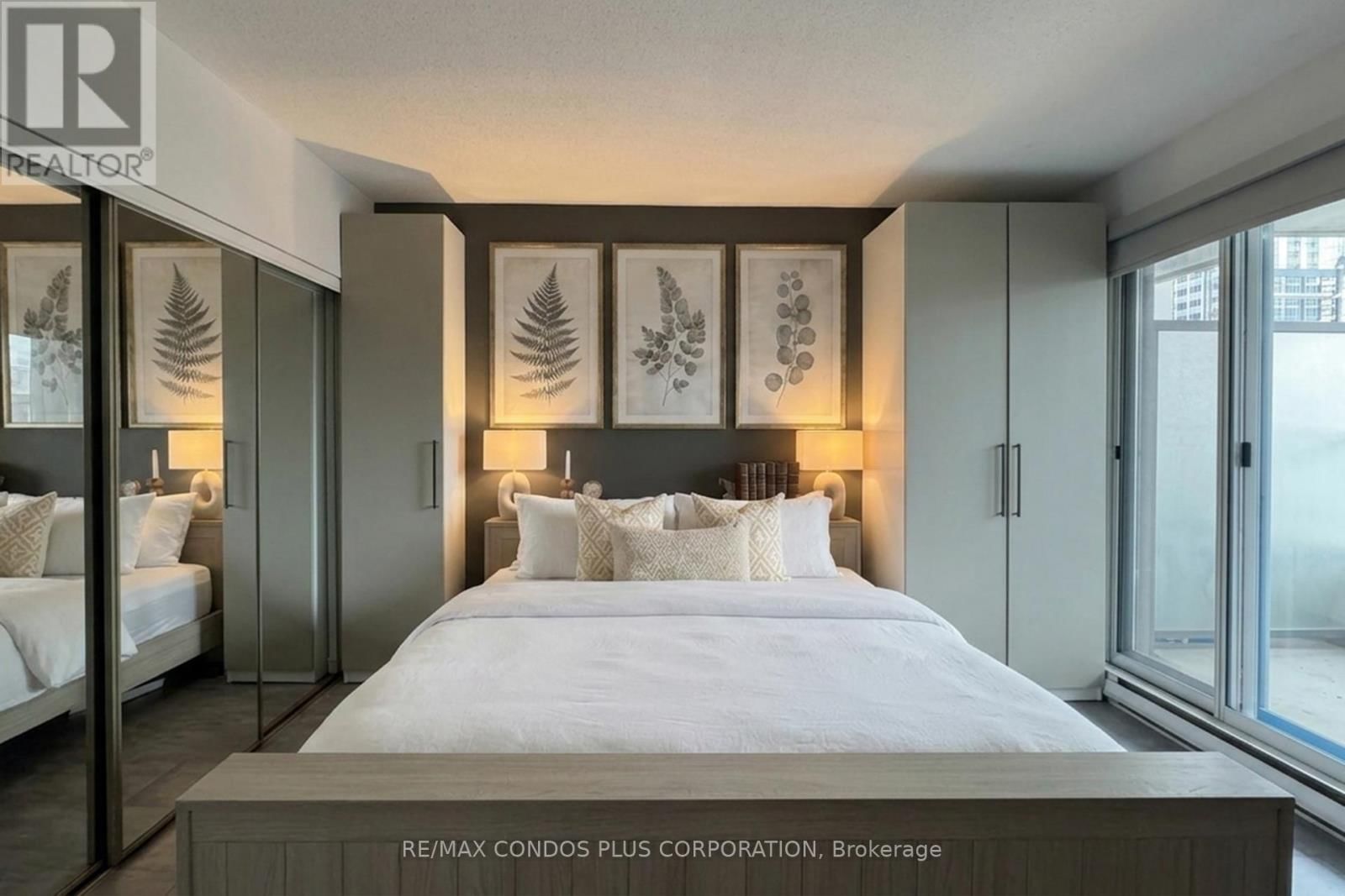 509 - 77 HARBOUR SQUARE Image 13