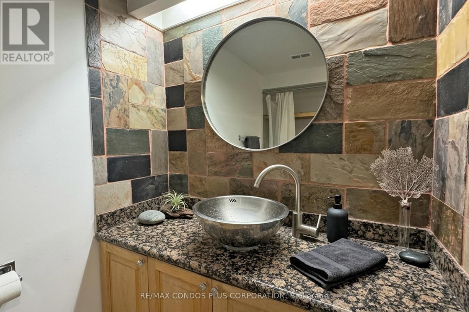 509 - 77 HARBOUR SQUARE Image 14