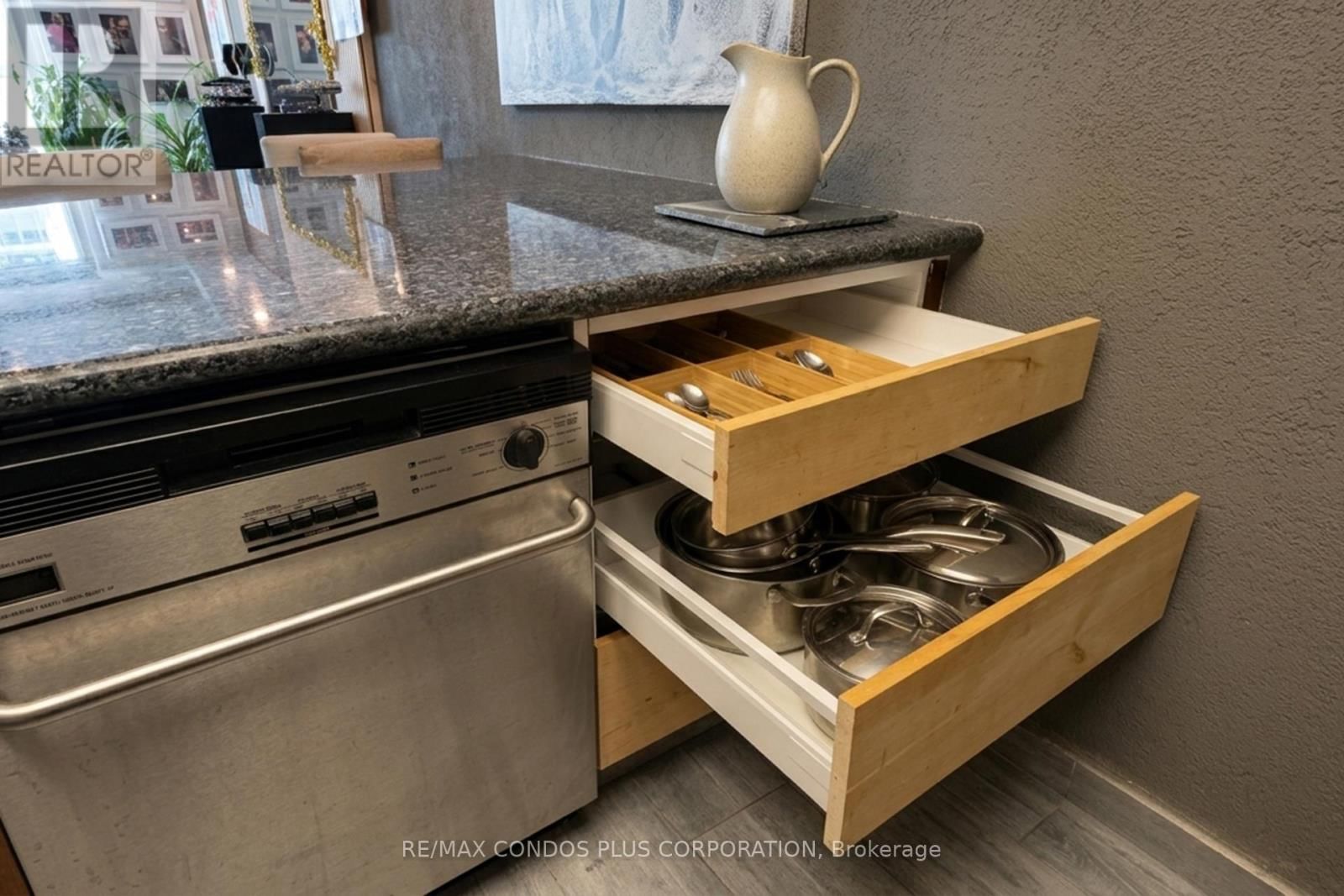 509 - 77 HARBOUR SQUARE Image 17