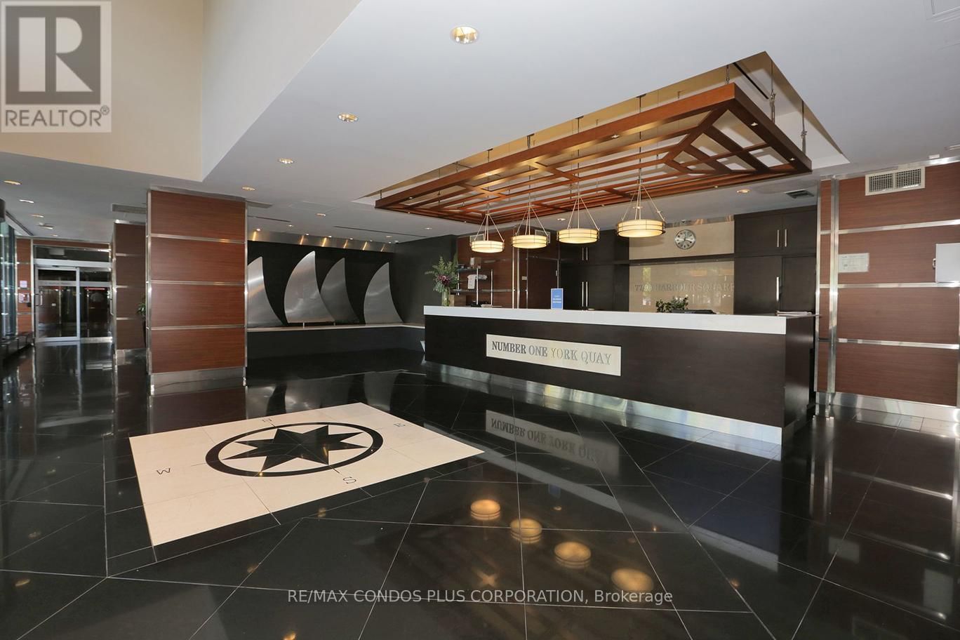 509 - 77 HARBOUR SQUARE Image 28