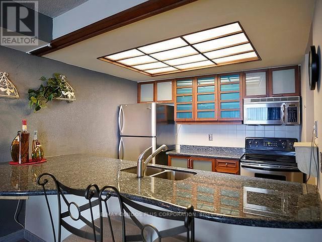 509 - 77 HARBOUR SQUARE Image 6