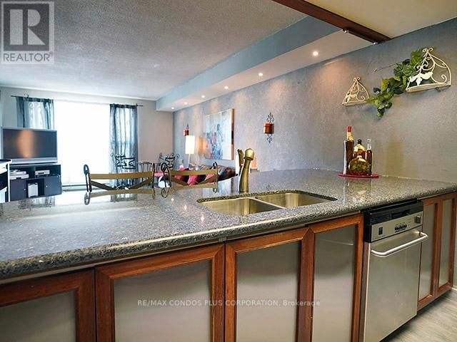 509 - 77 HARBOUR SQUARE Image 9