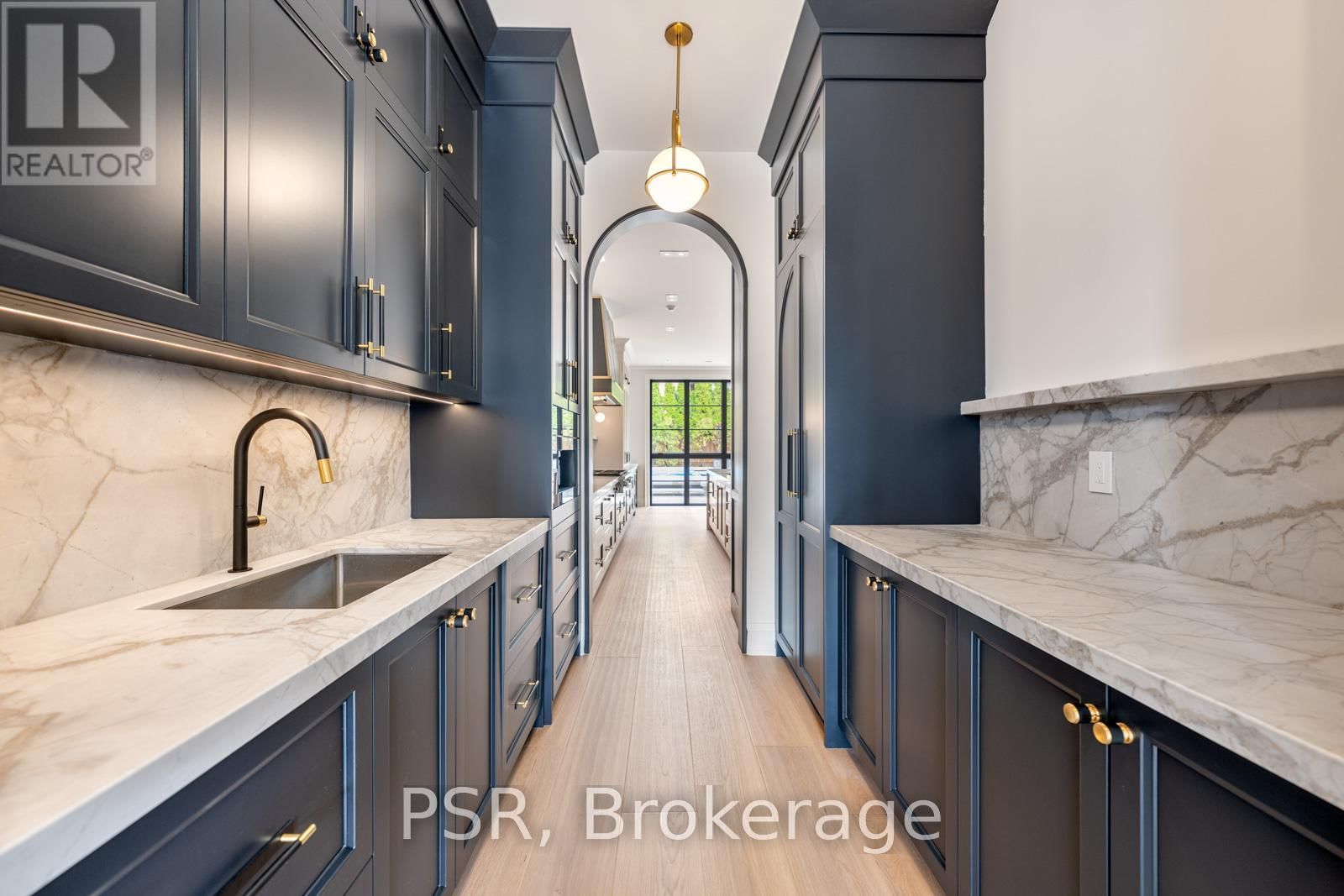 36 AVA ROAD Image 11