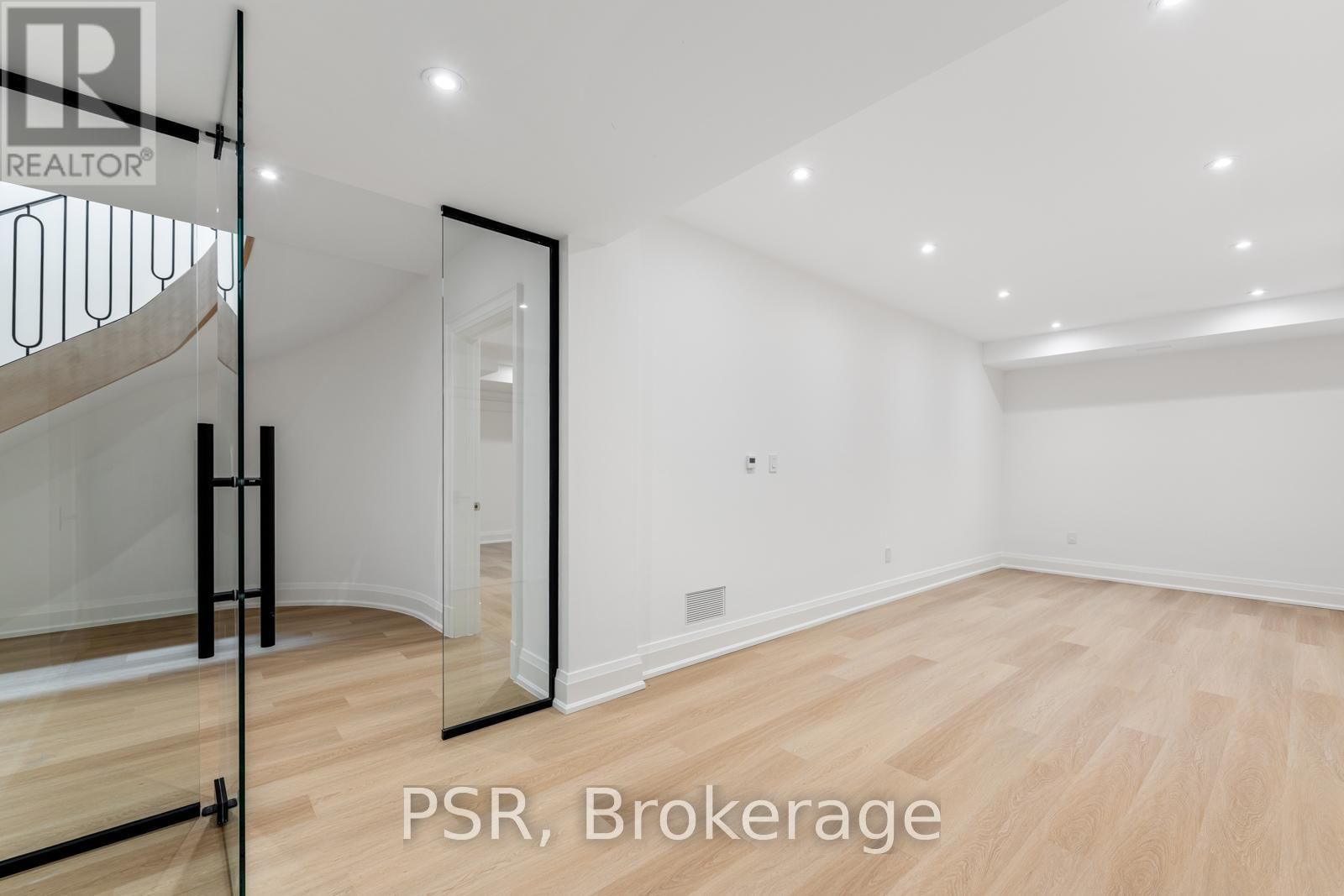 36 AVA ROAD Image 26