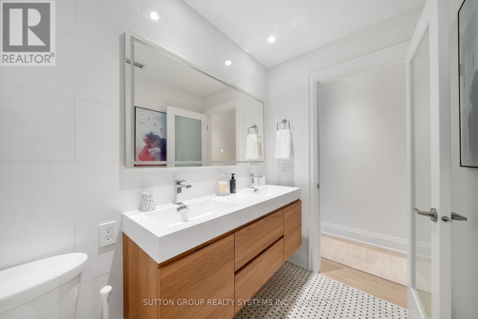 112 ARGYLE STREET Image 10