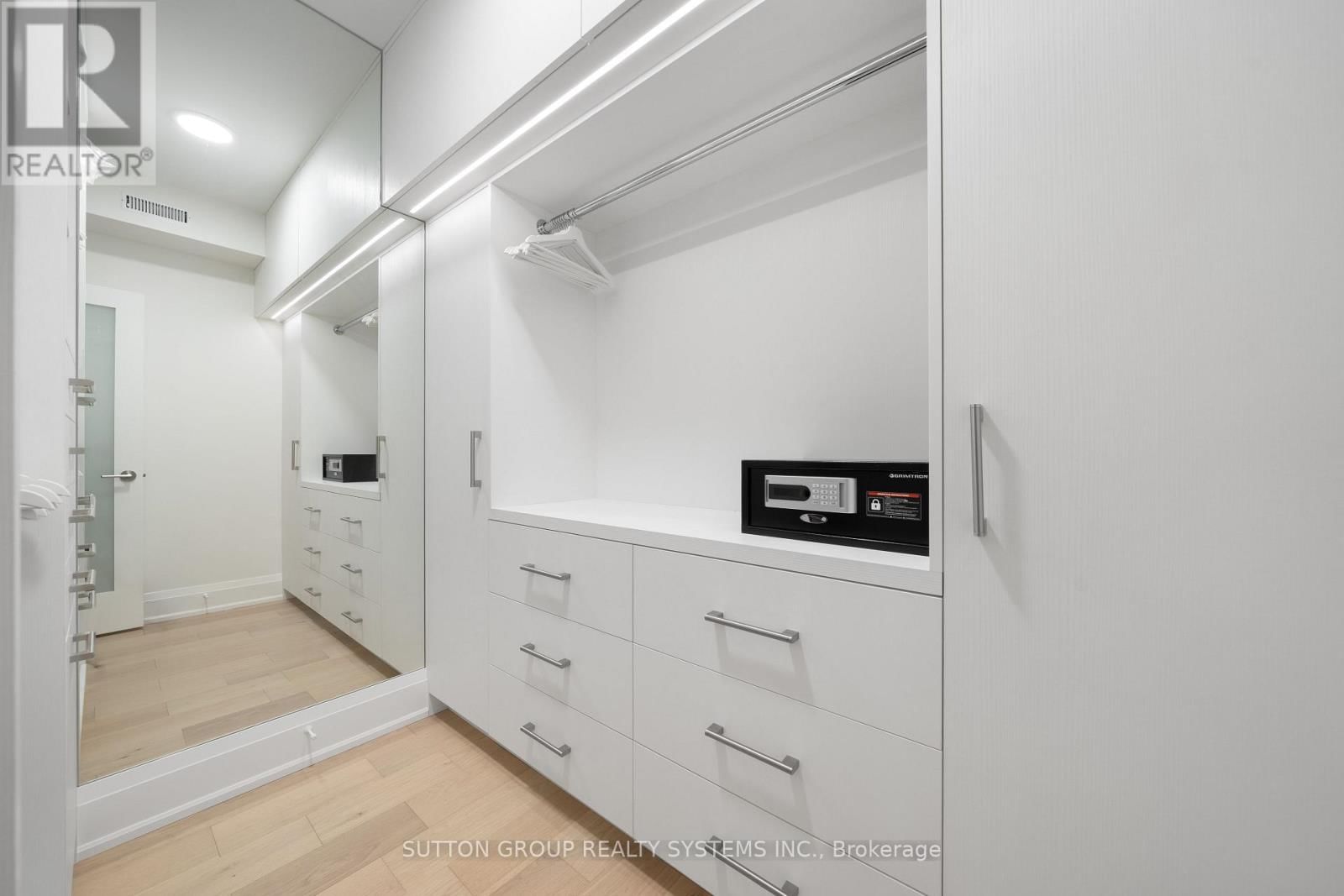 112 ARGYLE STREET Image 17